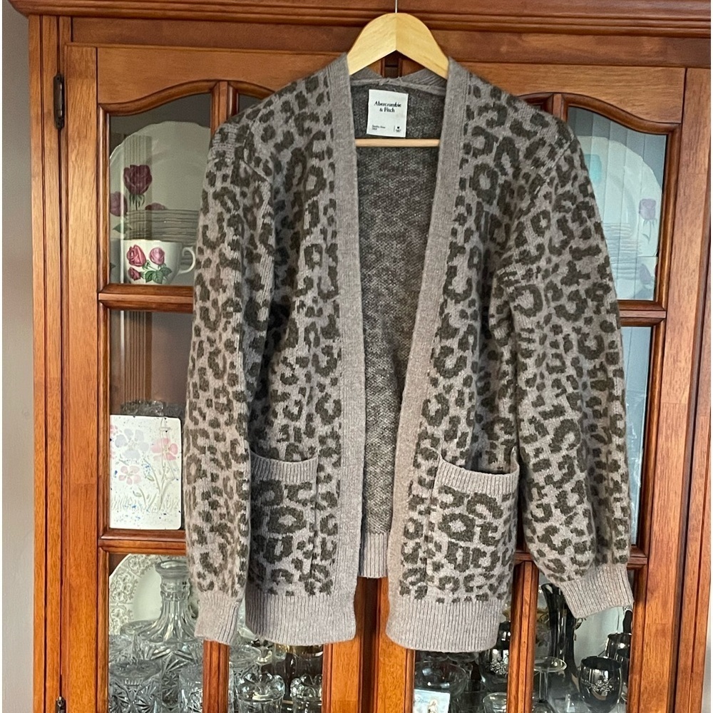 Abercrombie & Fitch Gray Leopard Sweater​​​​